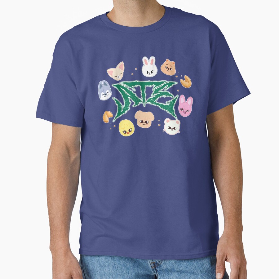 ssrcoclassic_teemens_02353d774d8b4ffd91frontproduct_squarex1000-19 ssrcoclassic teemens 02353d774d8b4ffd91frontproduct squarex1000 19 - Stray Kids AU Store