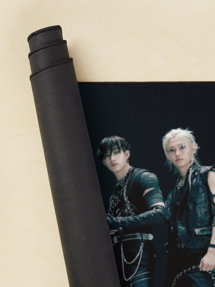 urdesk_mat_rolltall_portrait750x1000-1 urdesk mat rolltall portrait750x1000 1 - Stray Kids AU Store