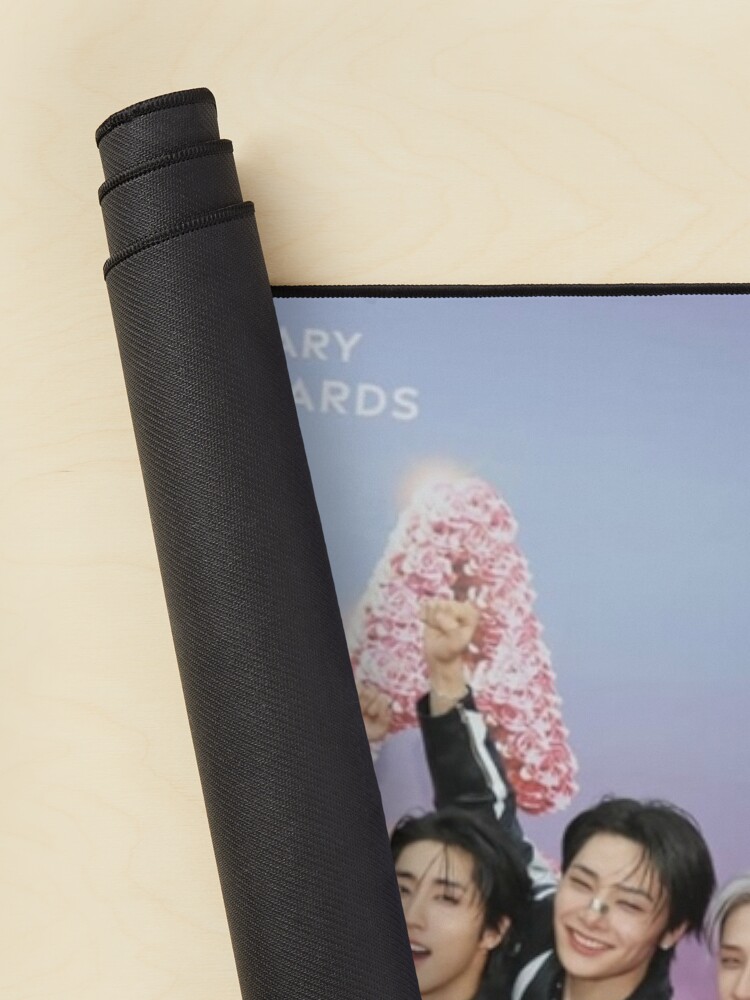 urdesk_mat_rolltall_portrait750x1000-11 urdesk mat rolltall portrait750x1000 11 - Stray Kids AU Store